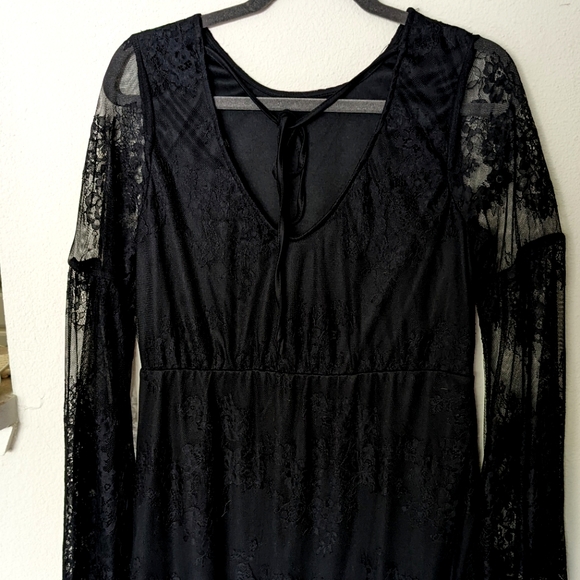 Alison Andrews Black Lace Bell Sleeve Dress size M - Picture 3 of 5